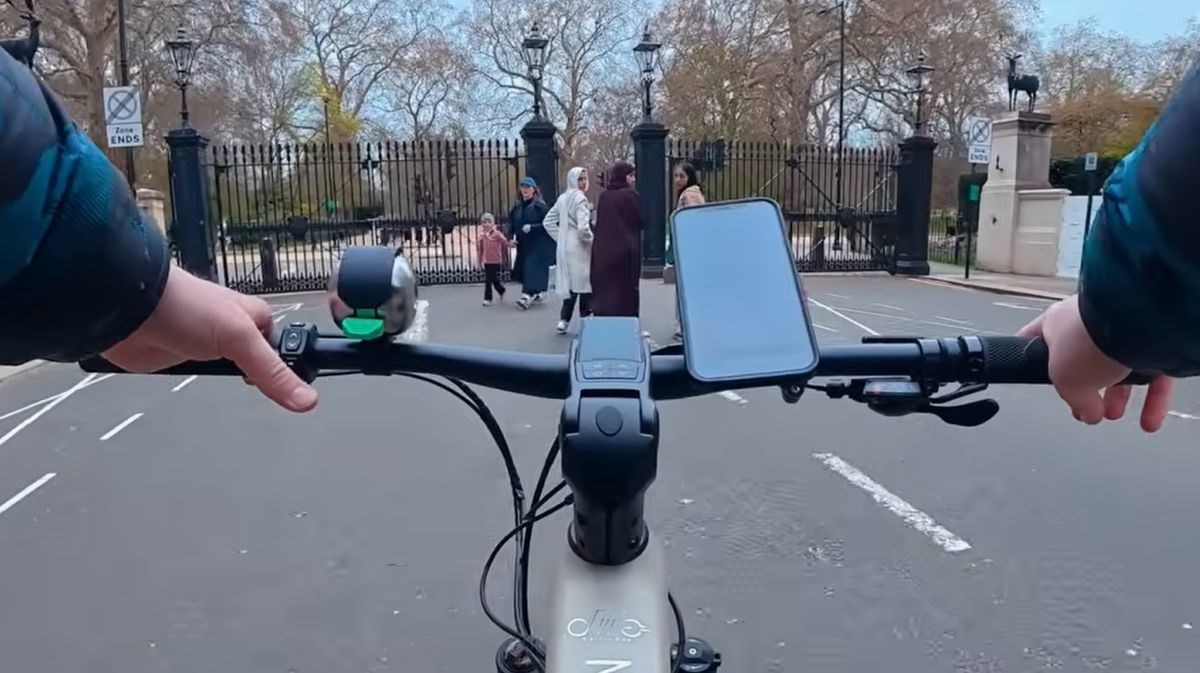 Škoda DuoBell: Zvono za bicikl koje pazi na pješake sa slušalicama