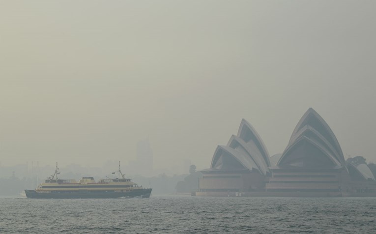 Bjesne požari u Australiji, gust dim prekrio Sydney: "Opasno je za zdravlje"