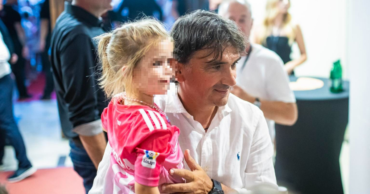 Zlatko Dalić u Mostaru pozirao s malenom obožavateljicom, nosila je ružičasti dres
