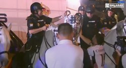 VIDEO Carvajalov otac na konju čuvao igrače tijekom proslave europske titule