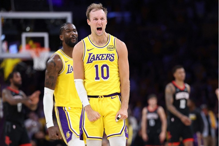 Lakersi su u play-off ušli bez dva najbolja strijelca. Onda se ukazao novi heroj