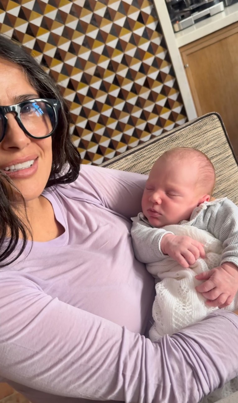 Salma Hayek (59) postala je baka