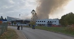 Planuo ogroman požar u tvornici tekstila u BiH, zbog gustog crnog dima otkazana škola
