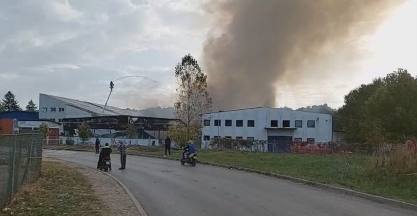 Planuo ogroman požar u tvornici tekstila u BiH, zbog gustog crnog dima otkazana škola