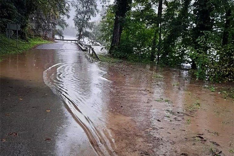 Obilne kiše, tuča i snažan vjetar uzrokovali štetu diljem Hrvatske