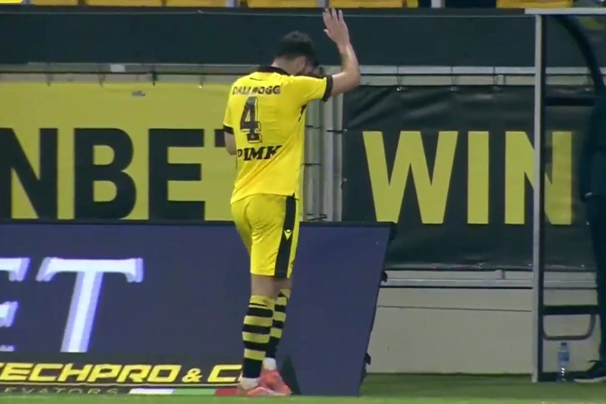 VIDEO Sin legendarnog Hrvata pogriješio, dobio crveni pa se ispričavao navijačima