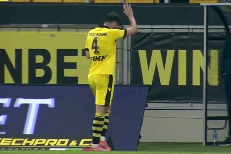 VIDEO Sin legendarnog Hrvata pogriješio, dobio crveni pa se ispričavao navijačima