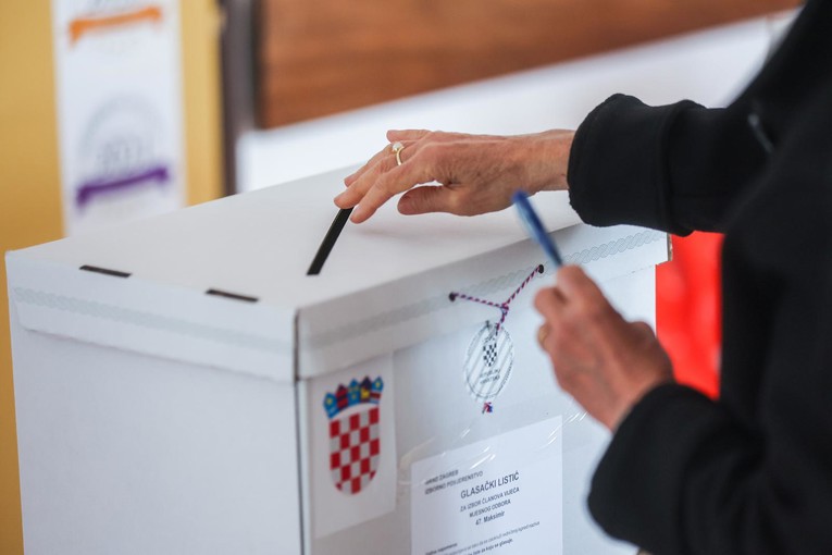 Vlada mijenja registar birača, ukidaju se plave potvrde