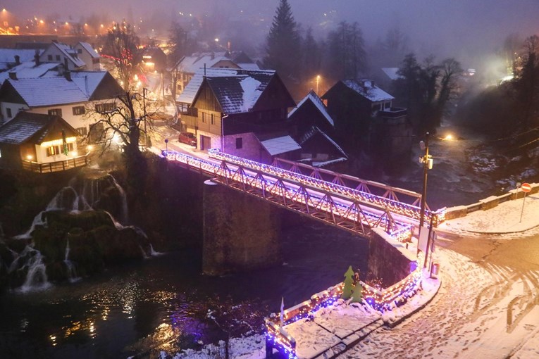 Ne, ovo nije prizor iz filma, već zimska idila u Hrvatskoj. Prepoznajete li mjesto?