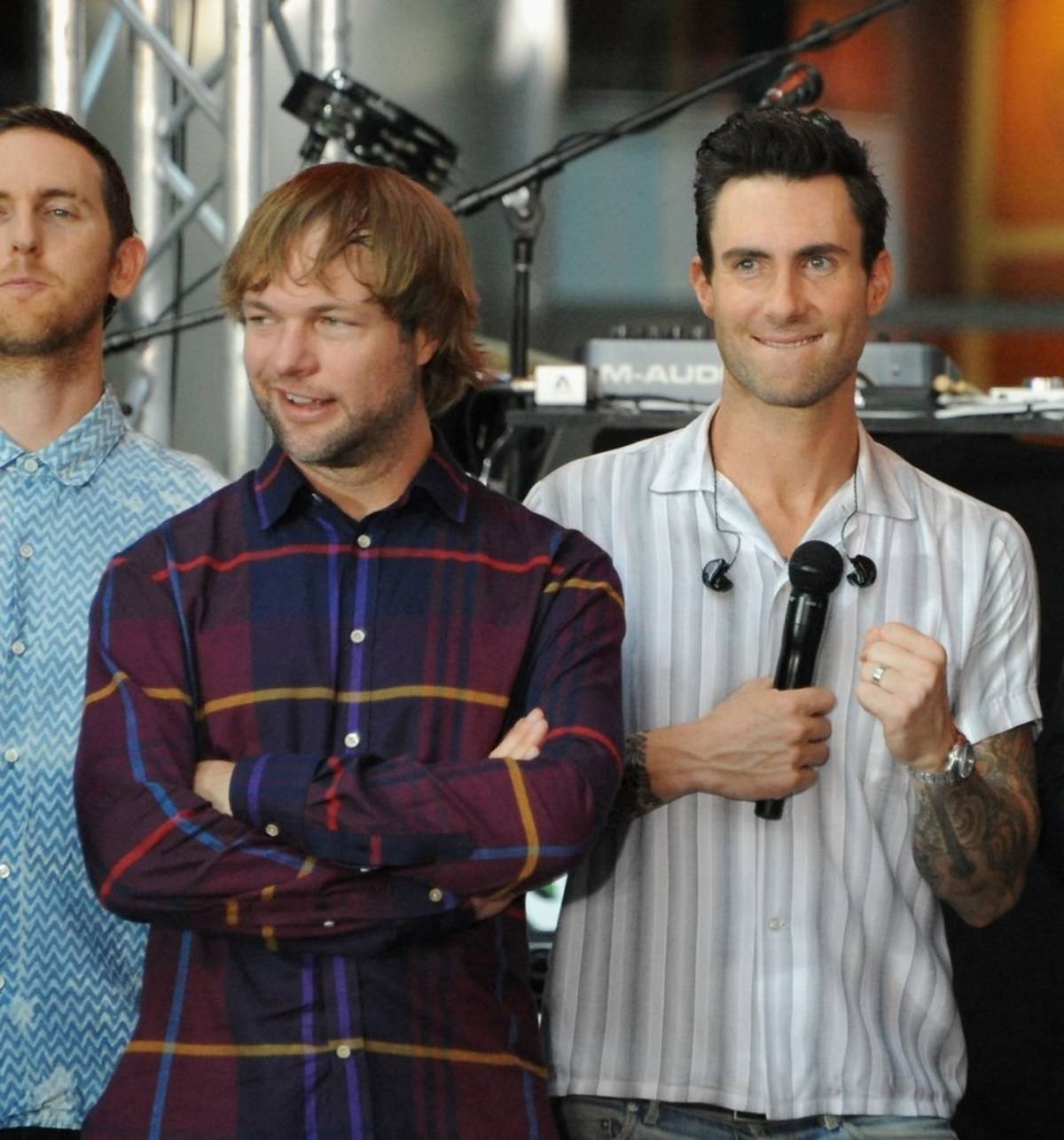 Bivši član benda Maroon 5 optužen za obiteljsko nasilje i tipkanje s tinejdžericama
