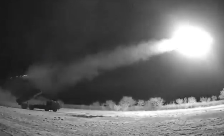 Ukrajina ima novo moćno oružje. Zelenski objavio snimku napada duboko u Rusiji