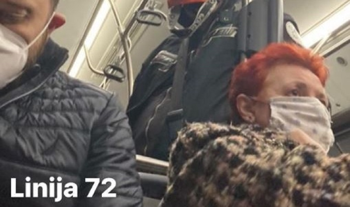 Svi su gledali u tipa s neobičnom maskom u beogradskom javnom prijevozu