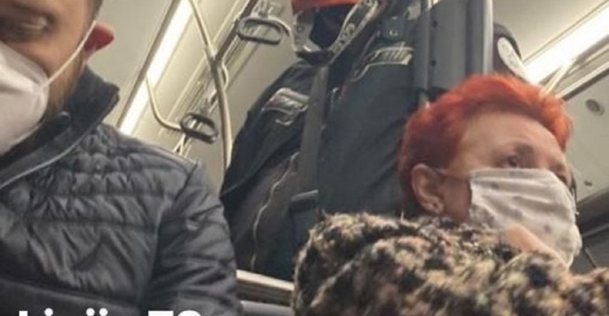 Svi su gledali u tipa s neobičnom maskom u beogradskom javnom prijevozu