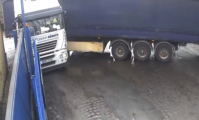 Ljudima nije jasno što je ovaj vozač kamiona htio napraviti: "Vrati vozačku"