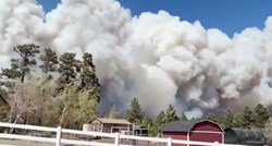 VIDEO Ogroman požar u Arizoni progutao desetke kuća, tisuće ljudi u bijegu