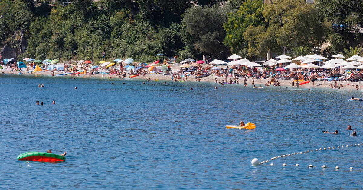 Žena (37) na plaži nije davala znakove života. Policajci su je reanimirali i spasili