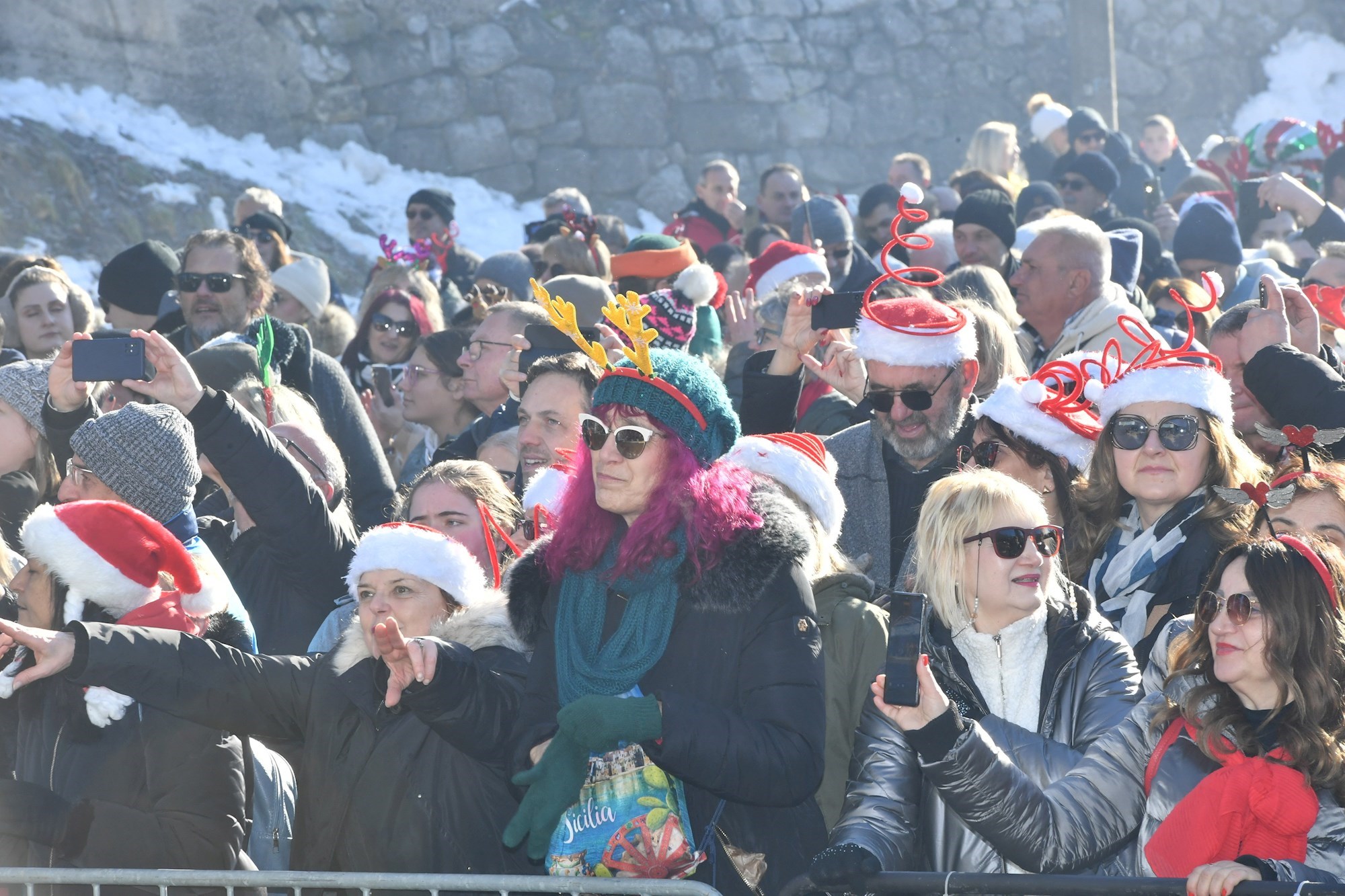 I ove je godine u Fužinama organiziran ispraćaj stare i doček nove godine u podne