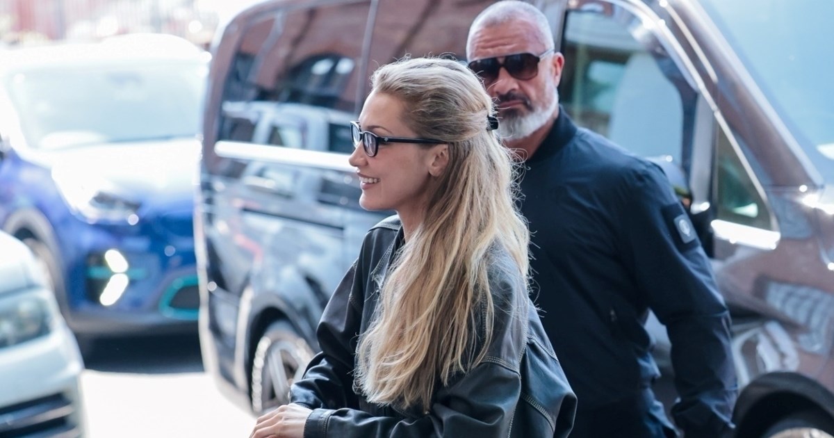 Bella Hadid izula štikle i obula retro Nike tenisice. Evo koji model nosi