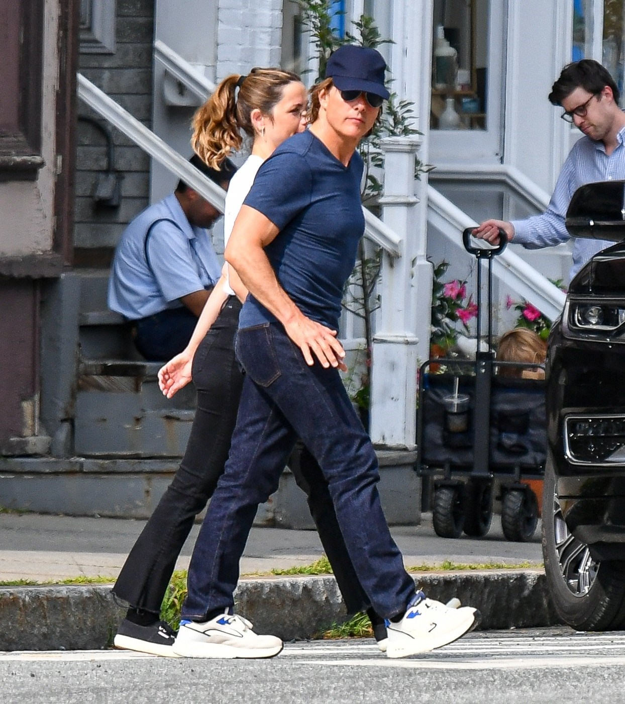 Ana de Armas (37) i Tom Cruise (63) potvrdili vezu, šetali su držeći se za ruke