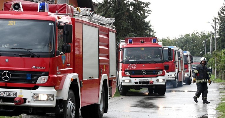 Gori krov kuće u Slavoniji