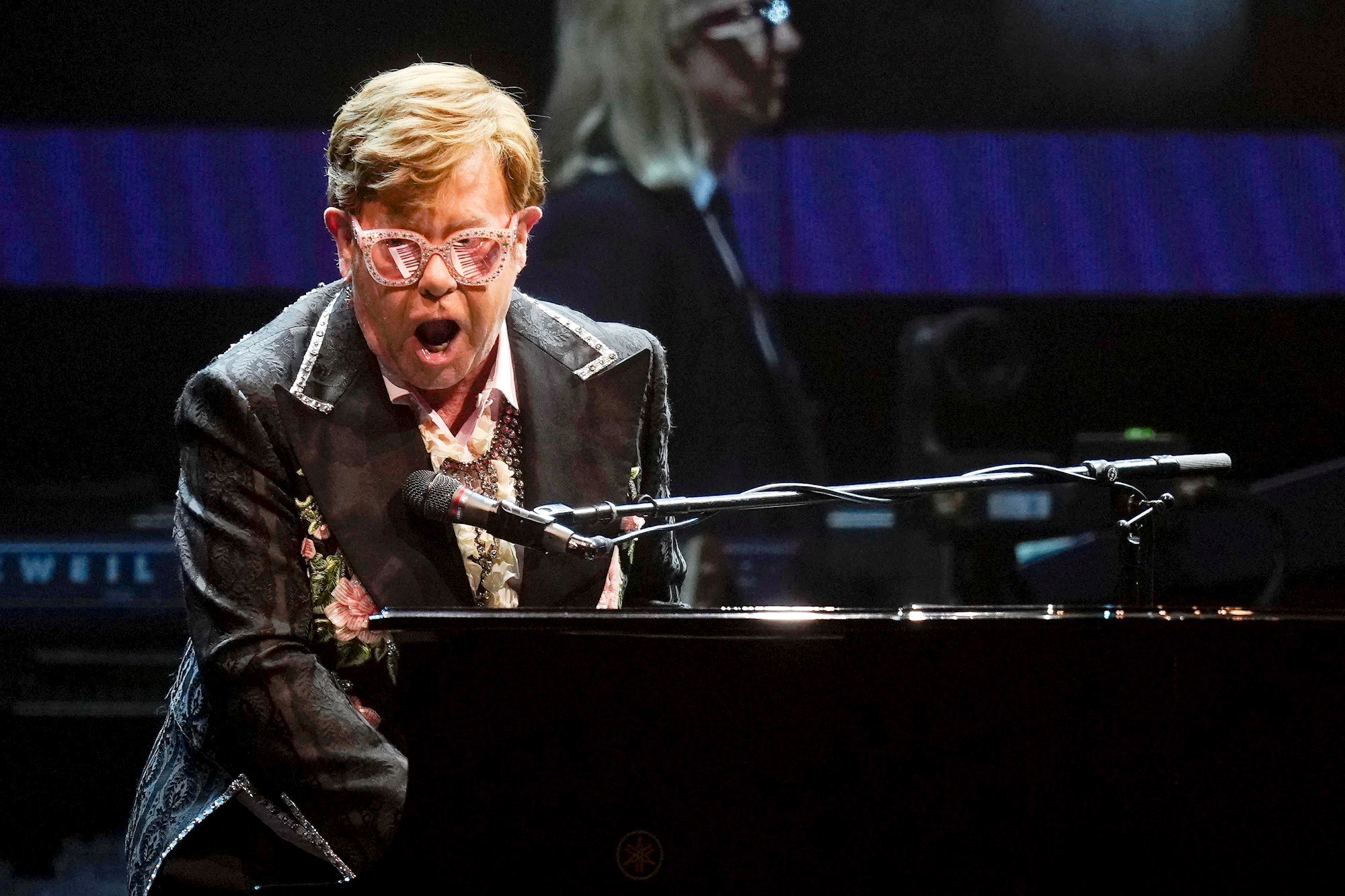 Obožavateljica prodaje cvijeće koje joj je Elton John poklonio prije 50 godina