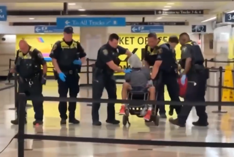 VIDEO 6 ozlijeđenih u napadu nožem u New Yorku. Napadač uhićen