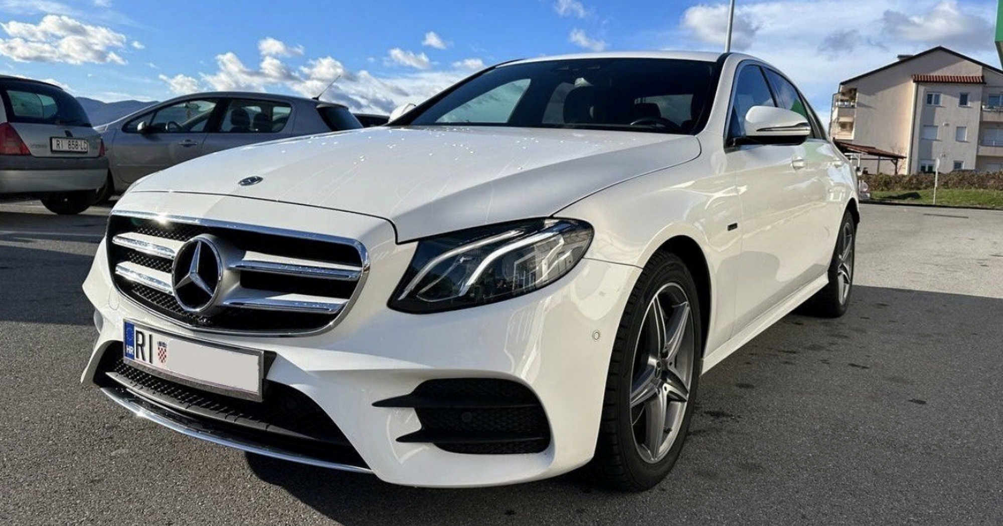 Najbolji auto oglasi: Mercedes E klase plug-in hibrid s AMG opremom