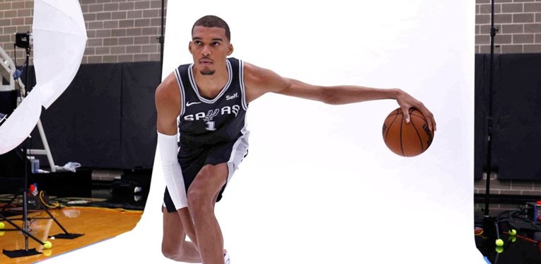 San Antonio Spursi 225 cm visoko francusko čudo pripremaju da bude playmaker
