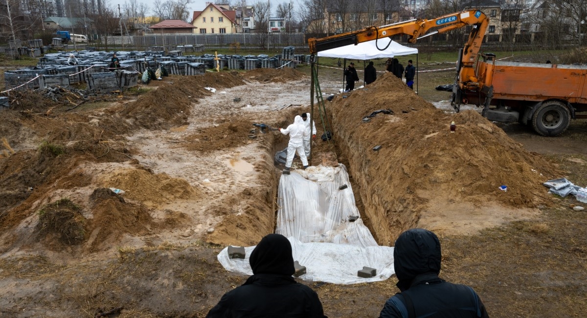 U Izjumu nađena masovna grobnica s oko 440 tijela