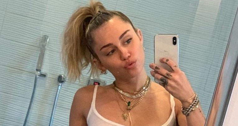 FOTO Miley Cyrus pokazala bradavice: "Instagram će ovo uskoro ukloniti"