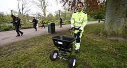 Da bi spriječile okupljanja, vlasti švedskog grada po parku razbacale nešto ogavno