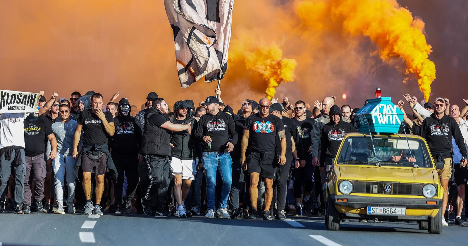 Ljudi neće divljanje robijaša na Rivi, a desnica im govori da je nacizam domoljublje