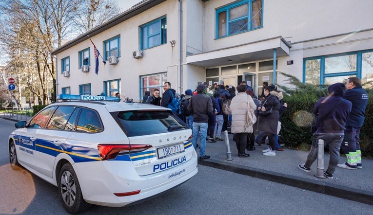 Zagrebačka policija: Nesmetano se odvija izdavanje radnih dozvola strancima