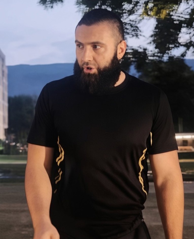 VIDEO U BiH fizički napao muškarca, ženu i tinejdžericu zbog zastoja u prometu