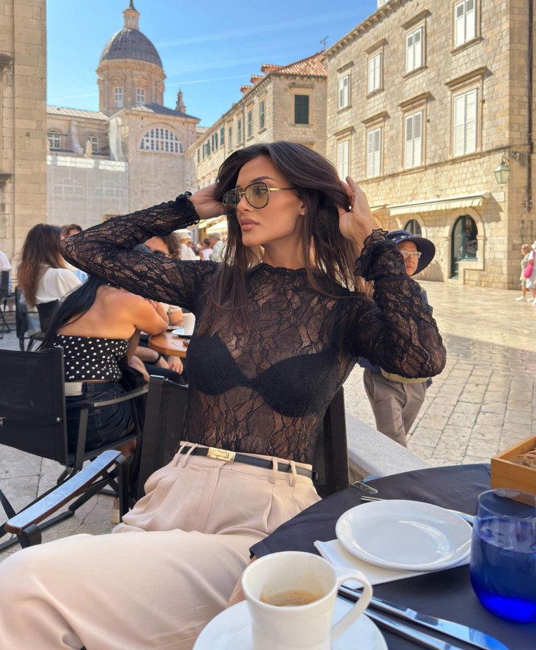 Laura Gnjatović prošetala Dubrovnikom u čipkastom bodiju iz Zare od 20 eura