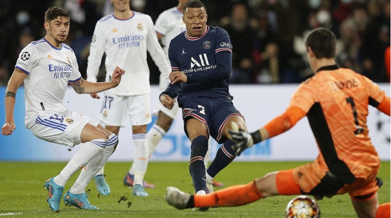 VIDEO Mbappe je primio loptu na krilu okružen realovcima. Slijedilo je čudo