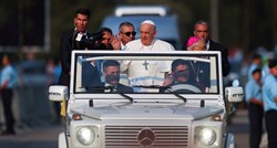 Papa Franjo stiže u Fatimu, očekuju ga tisuće vjernika