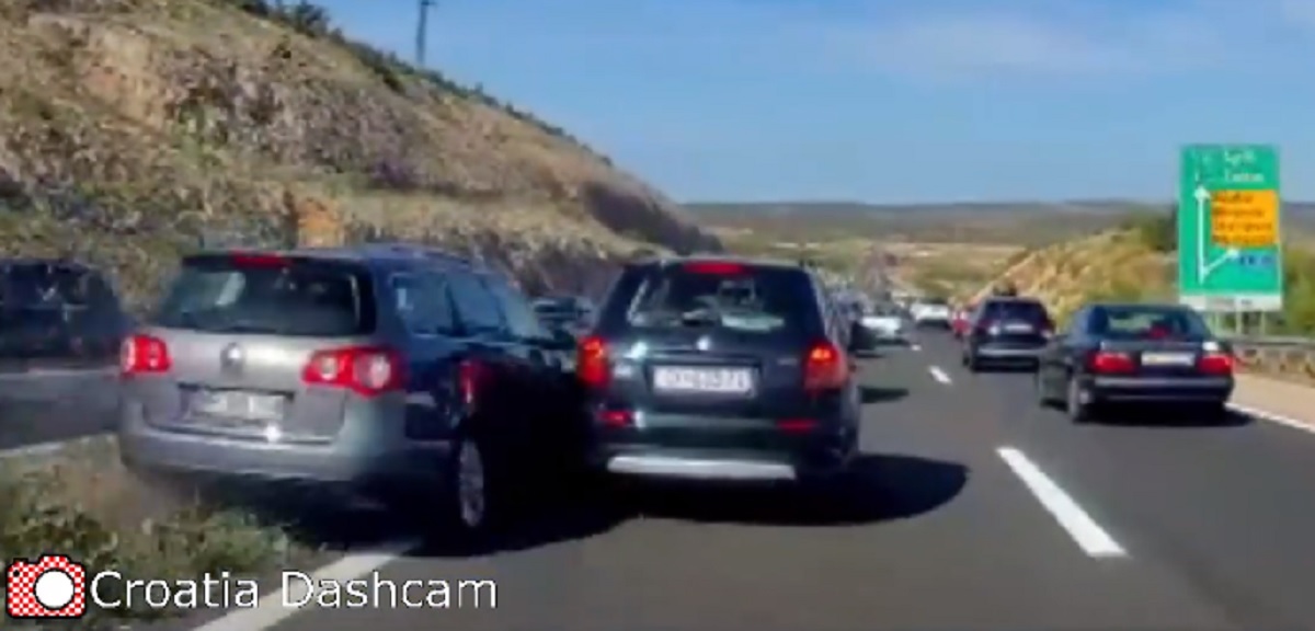 VIDEO Kod Maslenice u punoj brzini naletio na kolonu, vrtio se po cesti