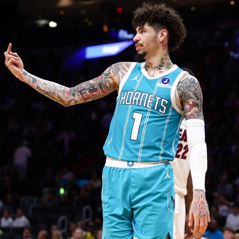 NBA as pokazao srednji prst sucima. Dobio je drugu najveću kaznu u karijeri