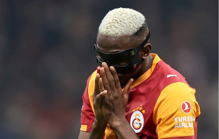 Navijači Galatasaraya podigli dirljivu koreografiju za Osimhena