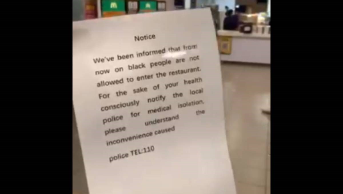 McDonald's u Kini izvjesio natpis na kojem piše da od danas ne poslužuje crnce