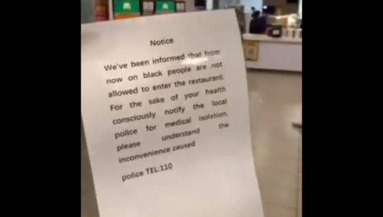 McDonald's u Kini izvjesio natpis na kojem piše da od danas ne poslužuje crnce