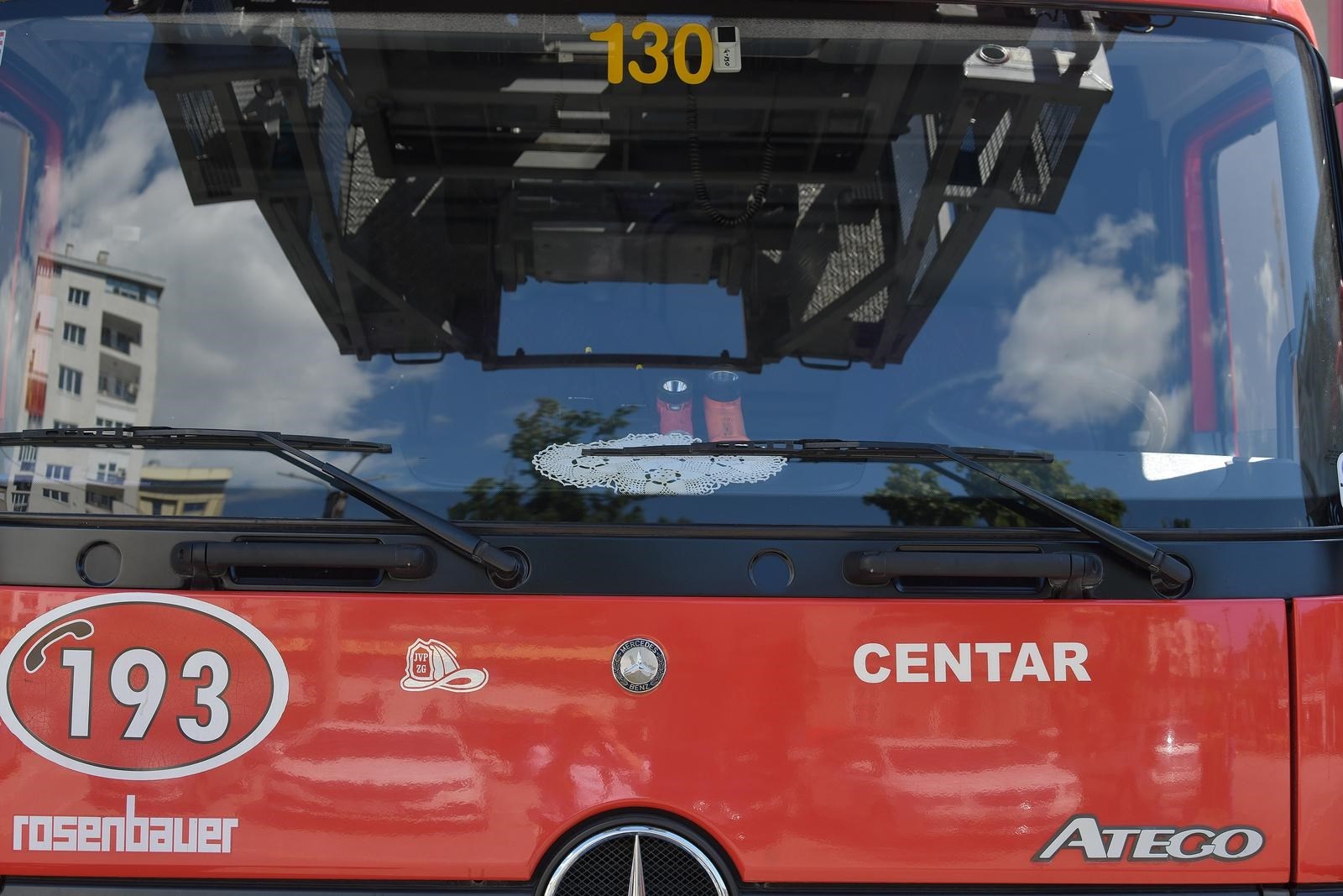 Požar u stanu u Zagrebu, dojurili vatrogasci i brzo ga ugasili. Zapalile se pelene