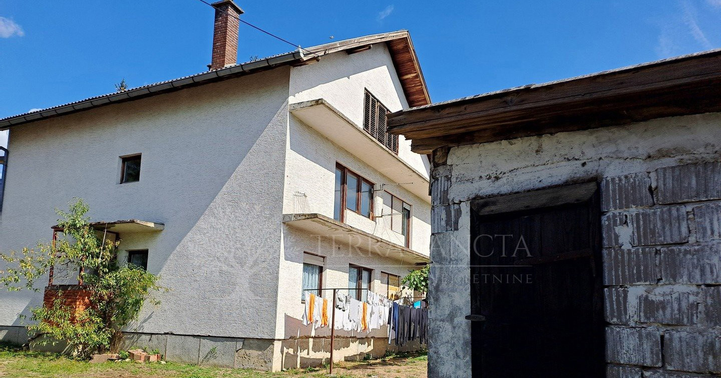 U okolici Topuskog prodaje se kuća s dva stana i zemljištem za 39.900 eura