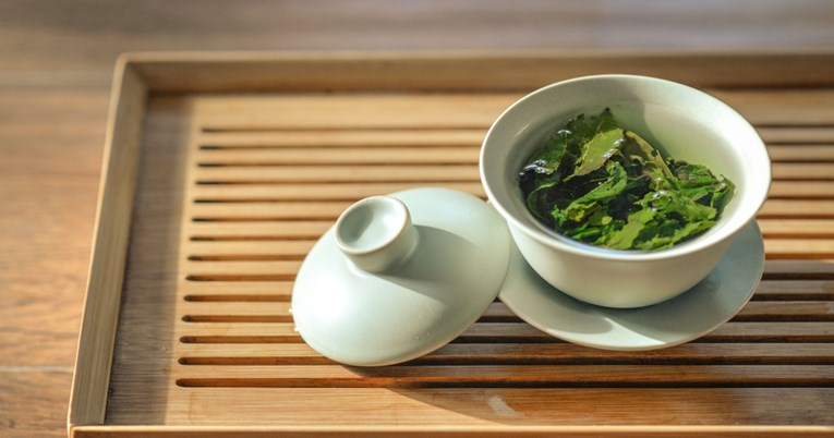 Evo odgovora na pitanje može li vam zeleni čaj pomoći u gubitku kilograma