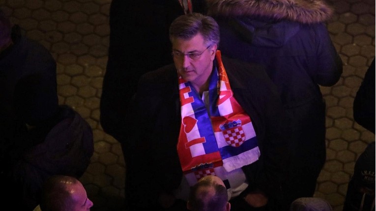 VIDEO Plenković i ministri stigli na doček nogometaša