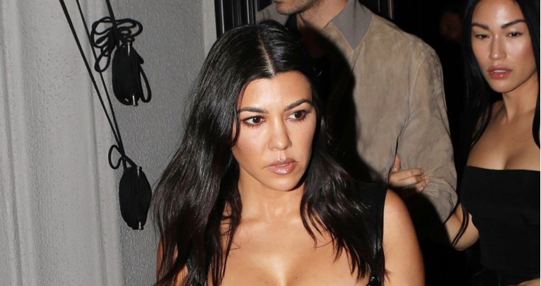 Kourtney Kardashian pokazala bujni dekolte u najizazovnijoj haljini sezone