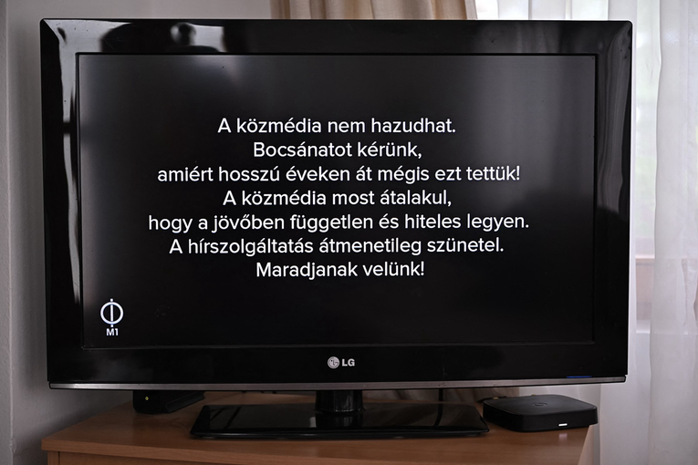 Bijela slova na crnom ekranu. Mađarska državna TV obustavila informativni program