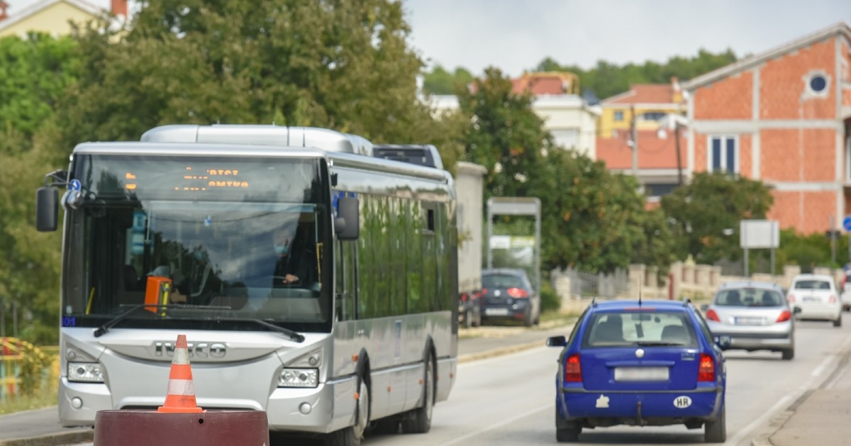 Zadranima prekipjelo zbog pokvarenog semafora, pogledajte što su stavili na cestu