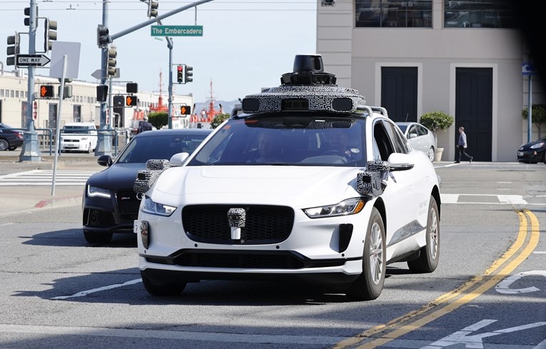 Robotaksiji će San Franciscom voziti 0-24. Neki smiju ići 100 km/h i po lošem vremenu